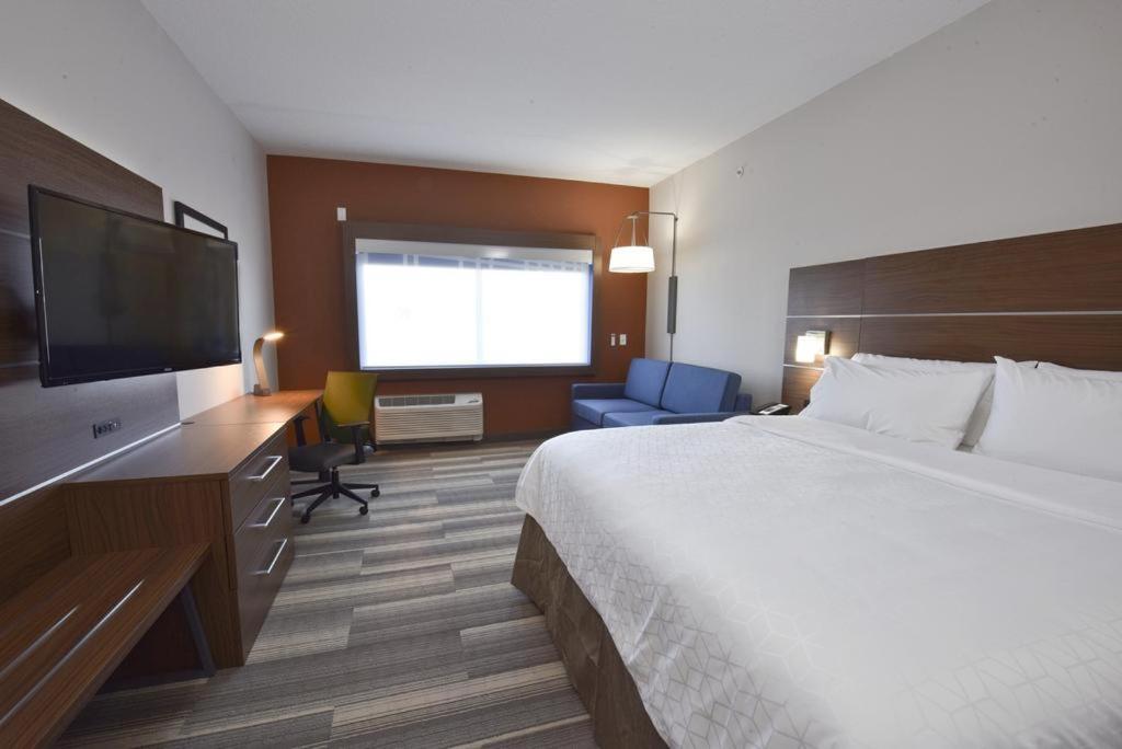 Holiday Express & By Ihg Hotel